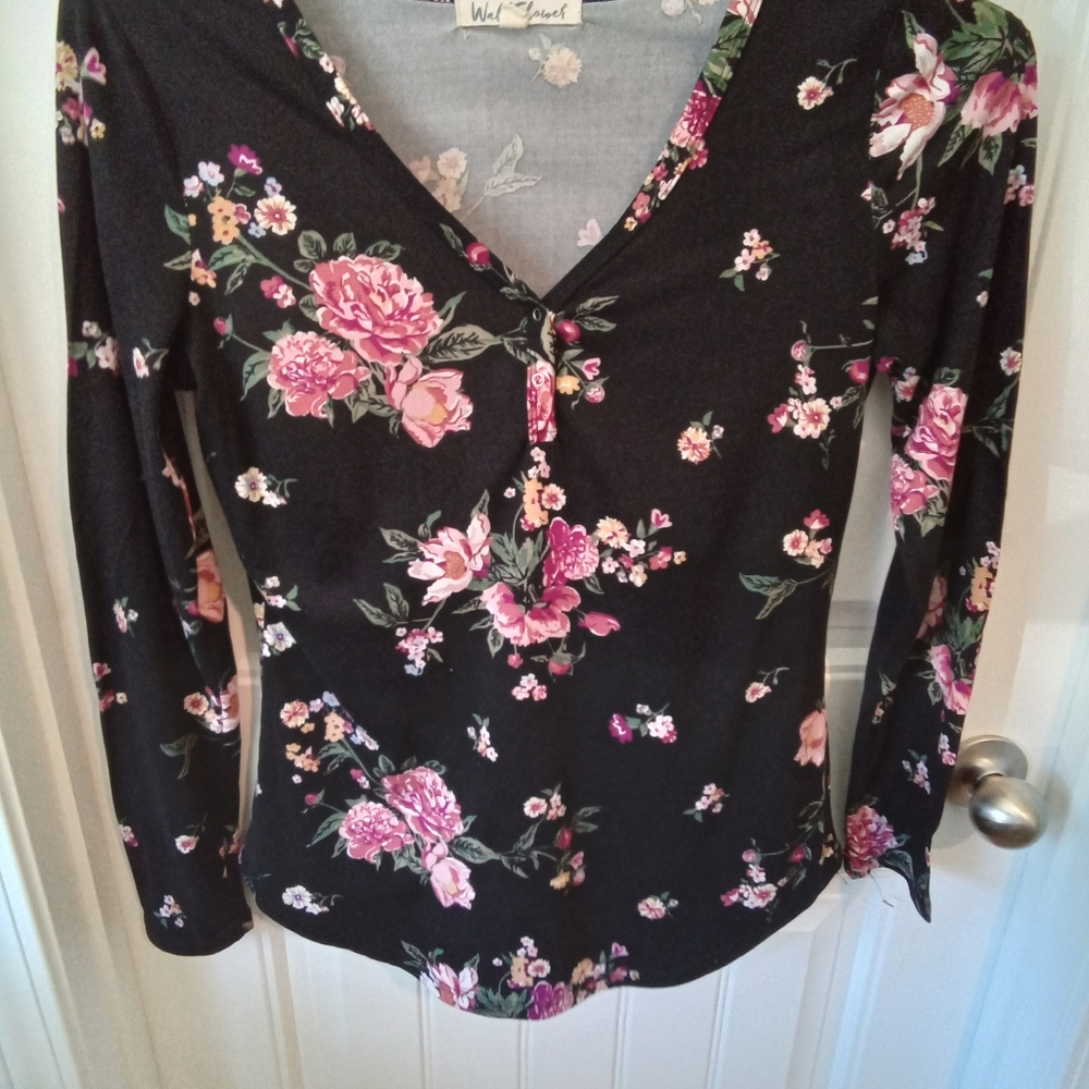 Wall Flower Size M Black Floral V Neck Tunic
